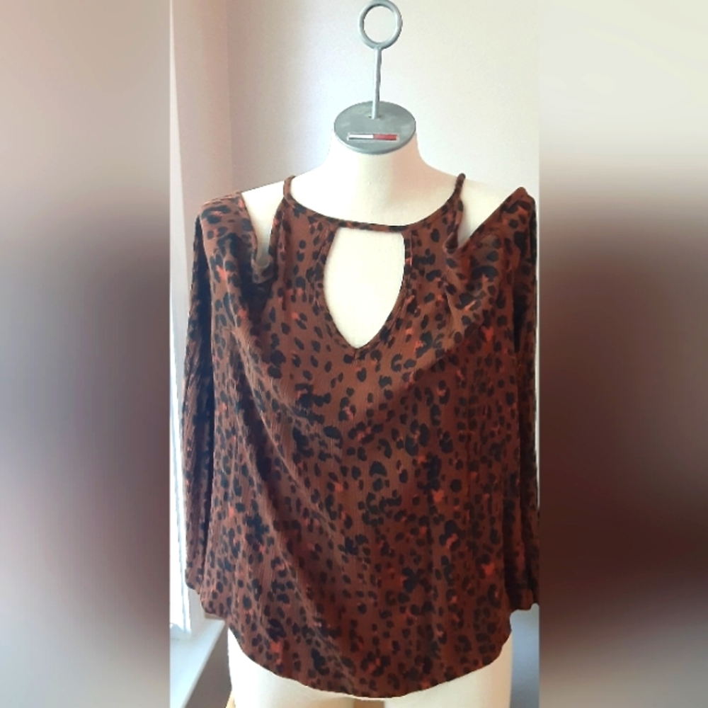 Mossimo cold shoulder top